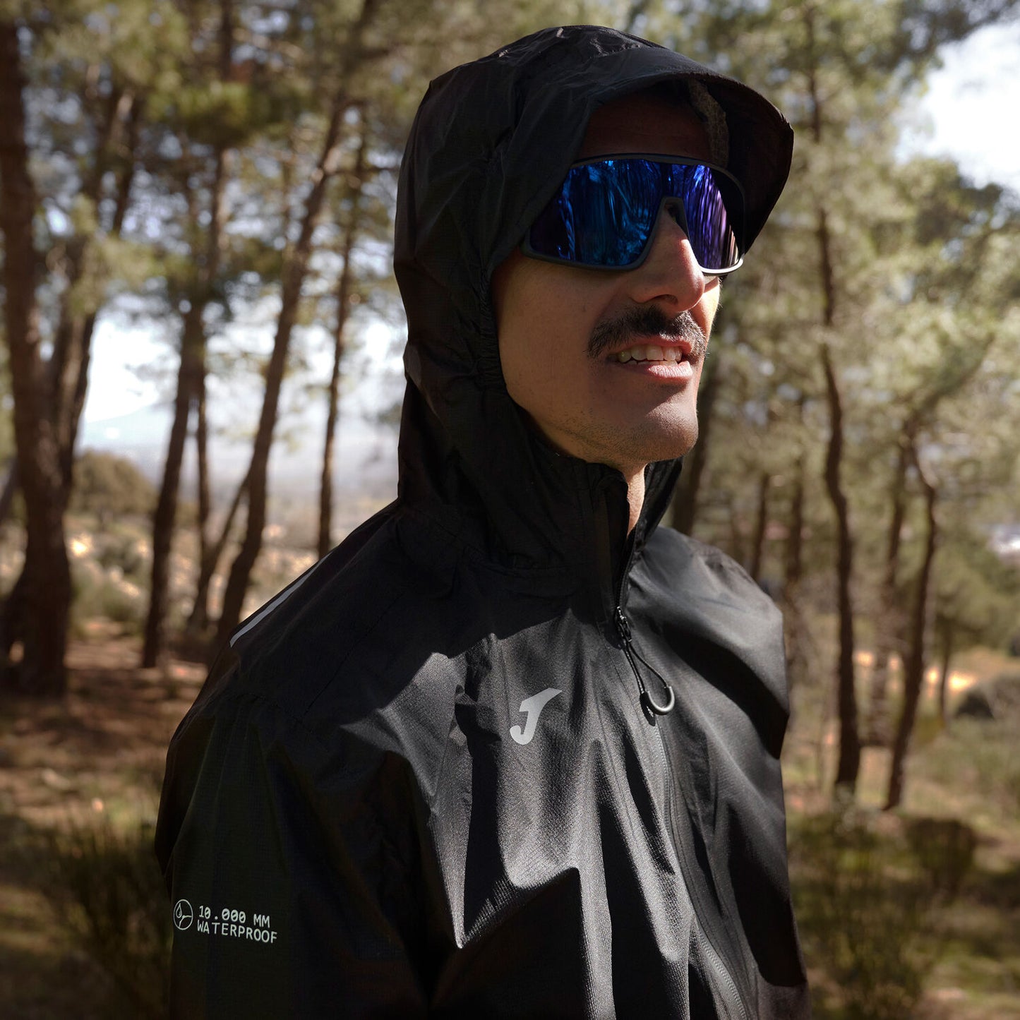 Chaqueta impermeable técnica – Trail Running, Senderismo y Ciudad