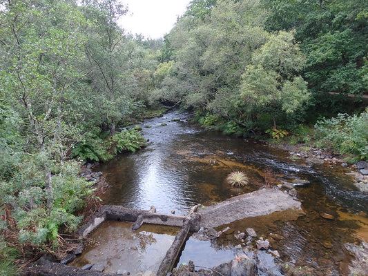 Ruta de senderismo, Rio Mandeo, Centro de interpretación de Chelo- Central eléctrica de Zarzo