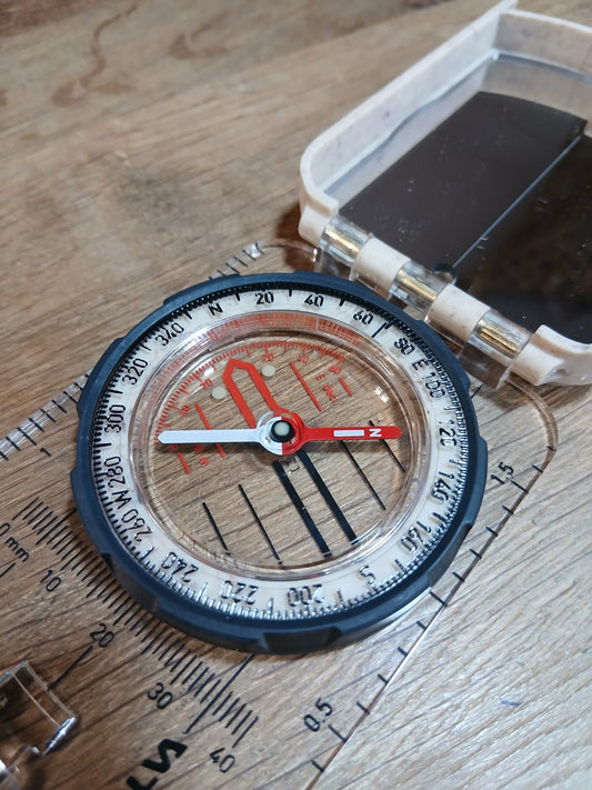 Brújula Silva Ranger S arena.