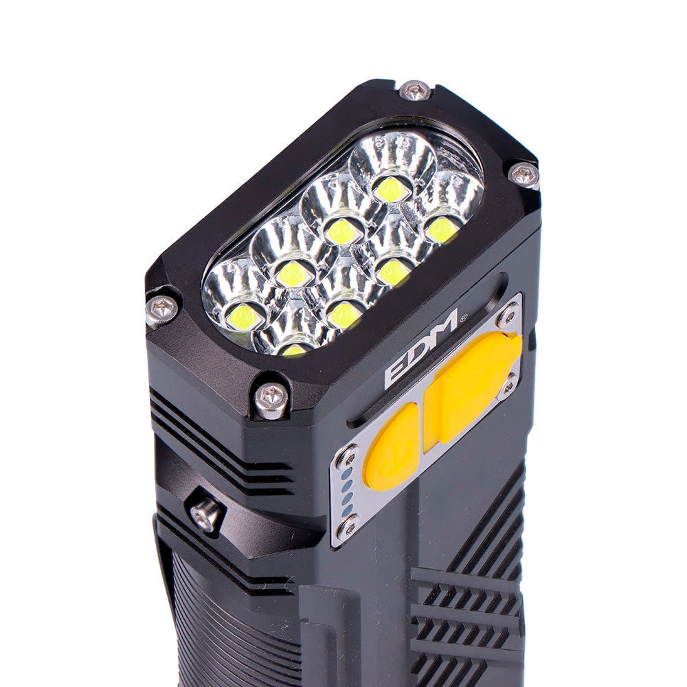 Linterna LED de Largo Alcance 10.000 lm – Potencia, Autonomía y Versatilidad en un Solo Dispositivo