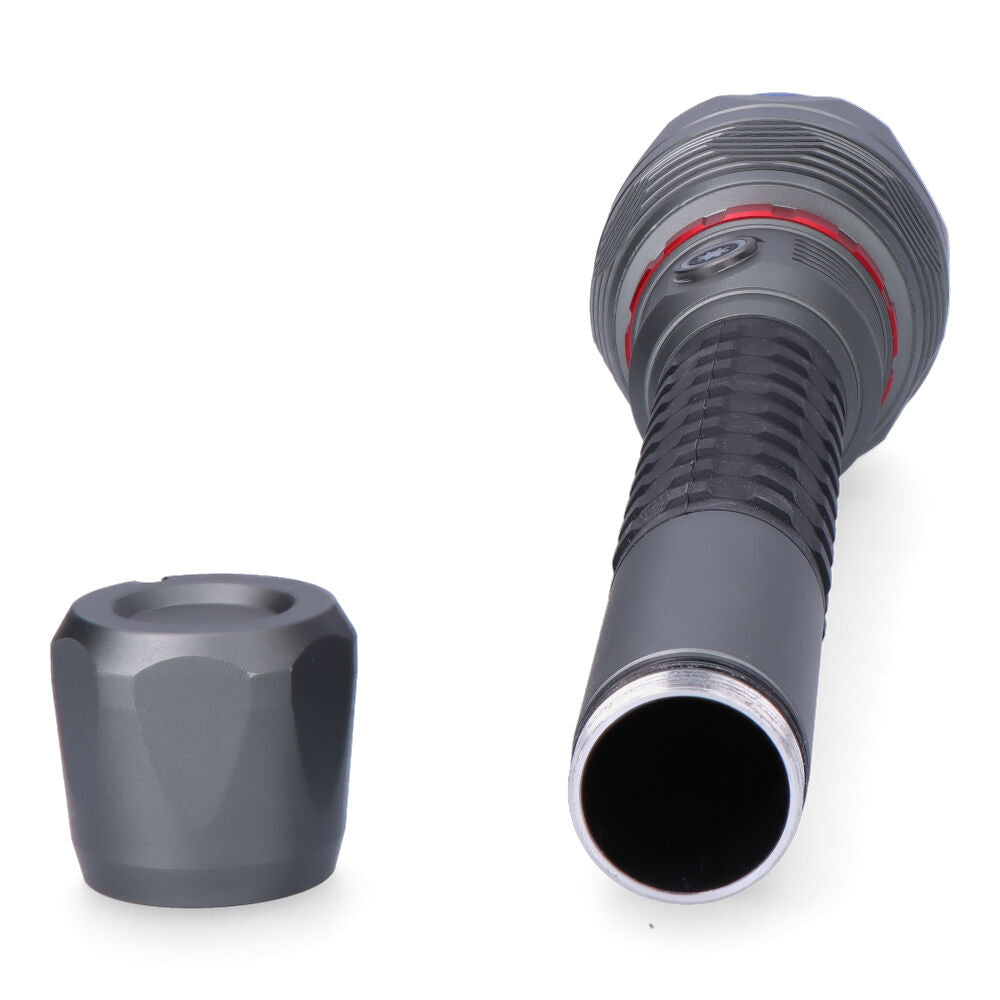 Linterna Led alta potencia de 18.000 Lúmenes.