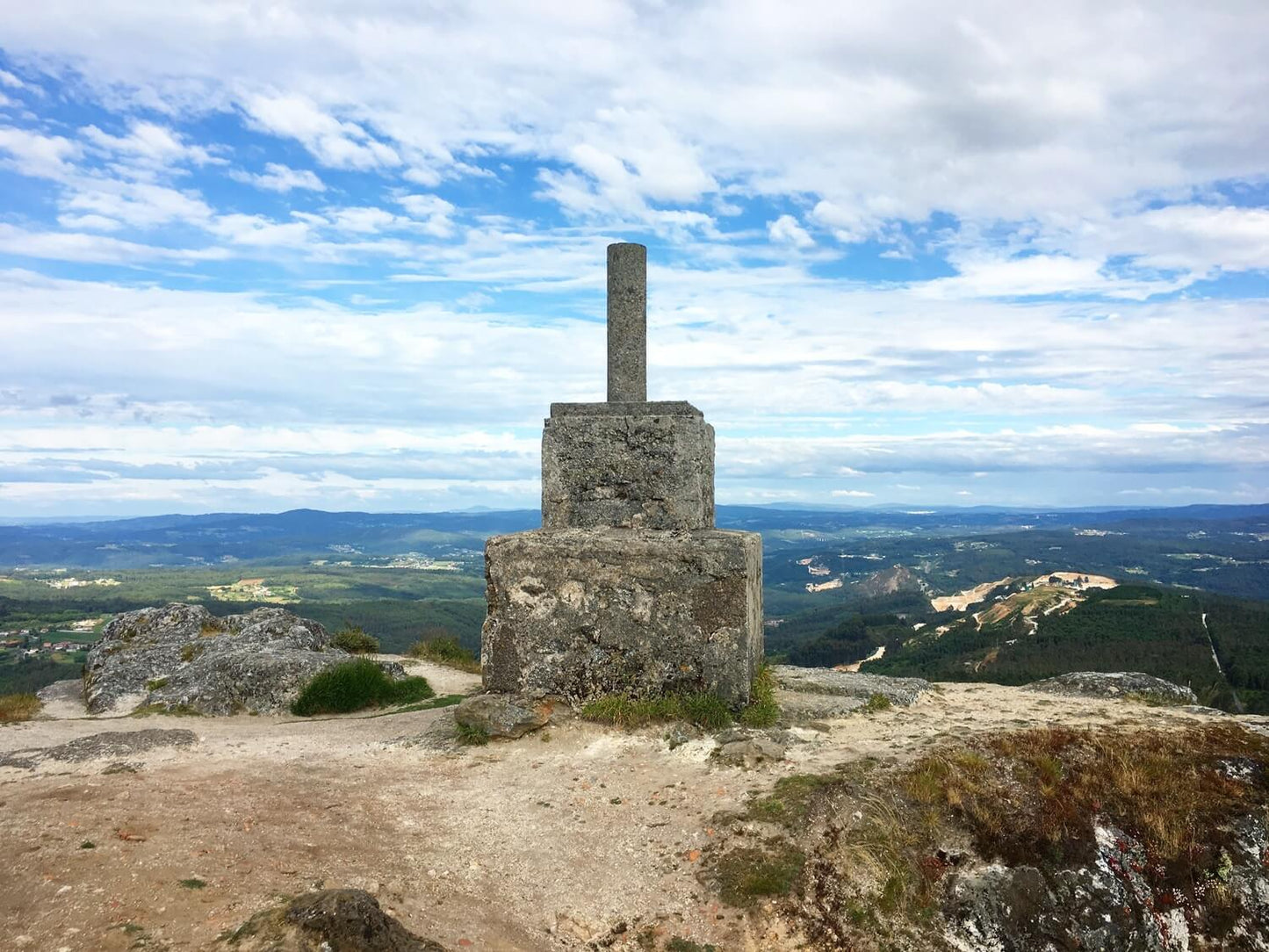 Ruta de senderismo: Subida a Pico Sacro y belen de cumbre por Navidad.