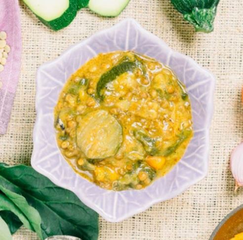 Pacote de refeição preparada com lentilhas veganas ao curry Forestia