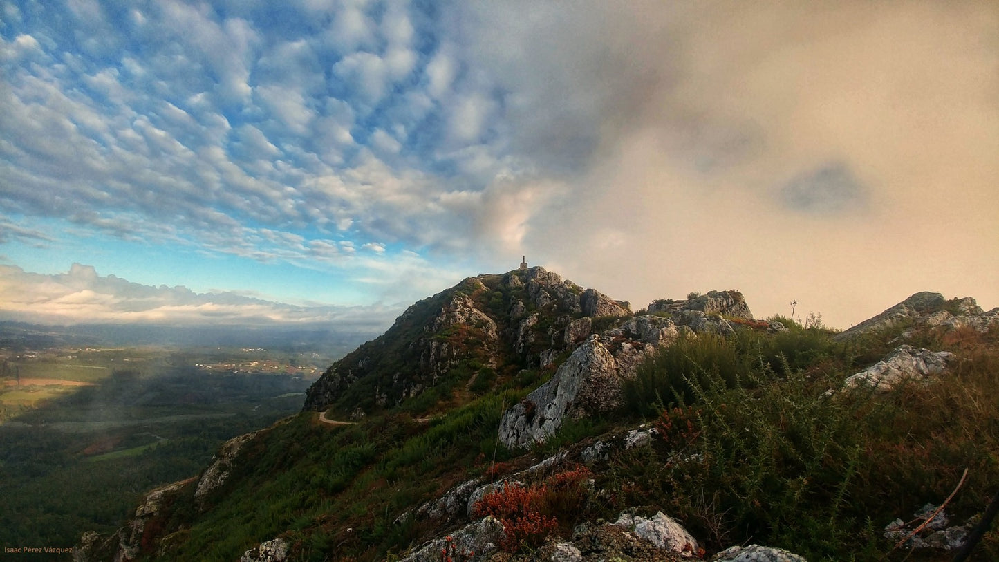 Ruta de senderismo: Subida a Pico Sacro y belen de cumbre por Navidad.