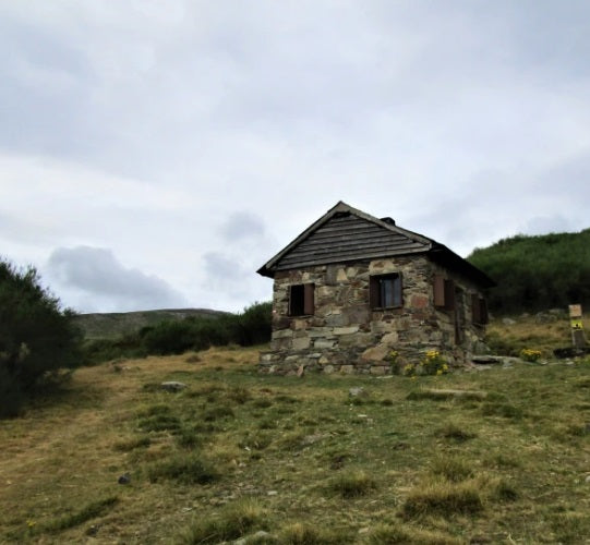 Subida a Peña Trevinca. Curso práctico de senderismo seguro y vivac en media Montaña.