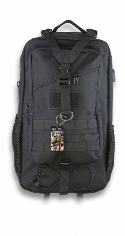 Mochila bárbara com conector USB e cabo.