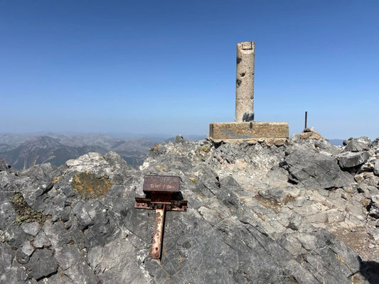Ruta de senderismo “Peña Ubiña” curso de senderismo seguro en media montaña.
