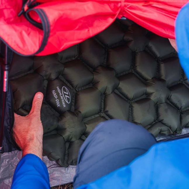 Colchoneta inflable aislante para camping y senderismo Highlander NAP-PAK.